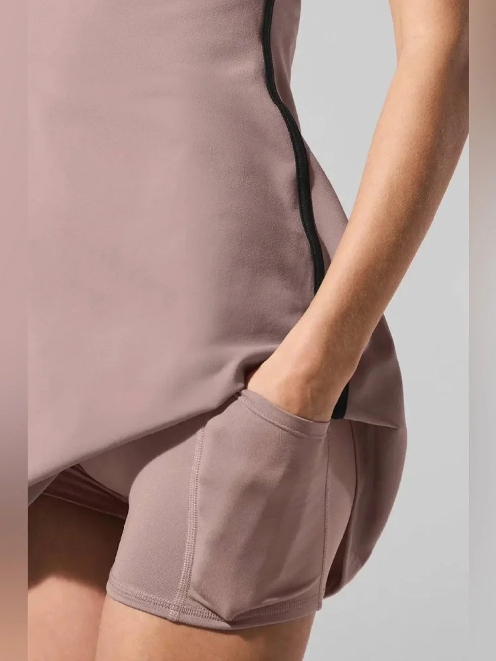 ALO | Airbrush Streamlined Contour Dress in Taupe/Black | Size Medium